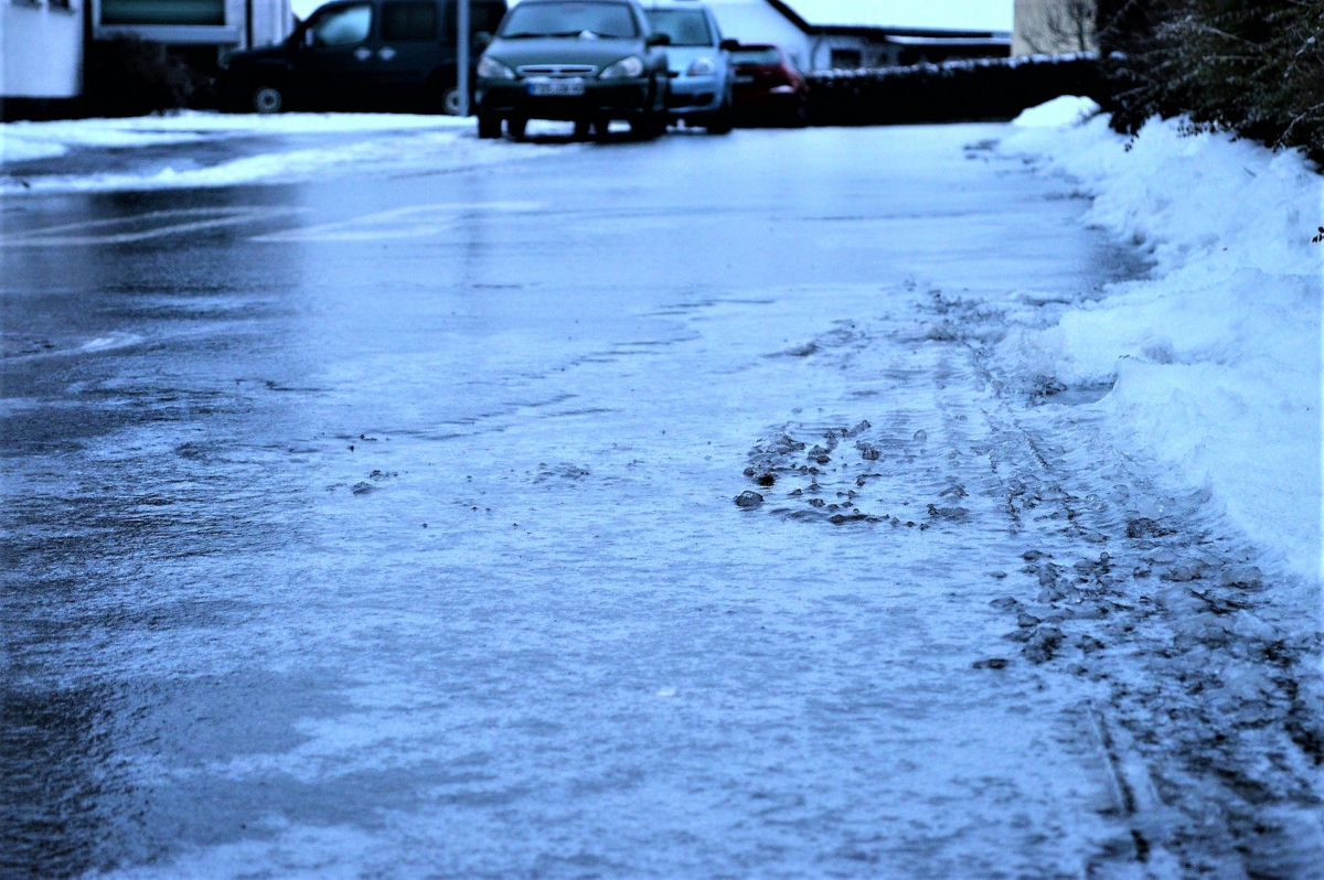 Ludwigsburg Holzgerlingen: Fußgänger stirbt nach Sturz auf Eisglätte!