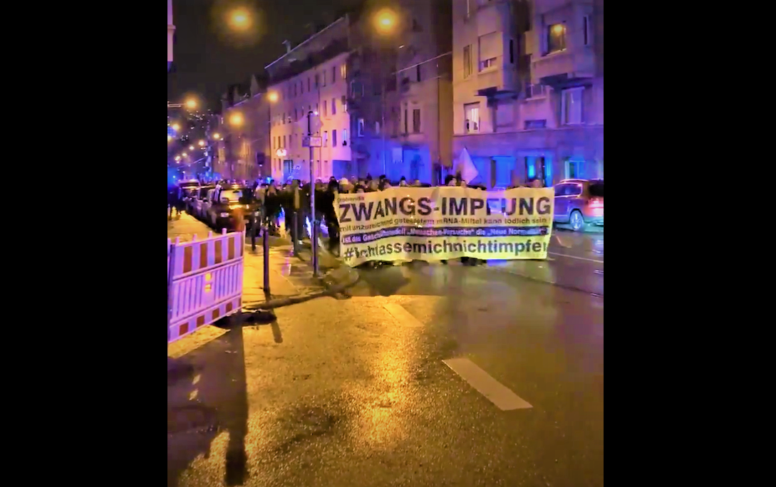 Die Schande von Stuttgart: Querdenken und Frauenbustour vor dem AUS? Demonstrant will alle mit Uzi umbringen!