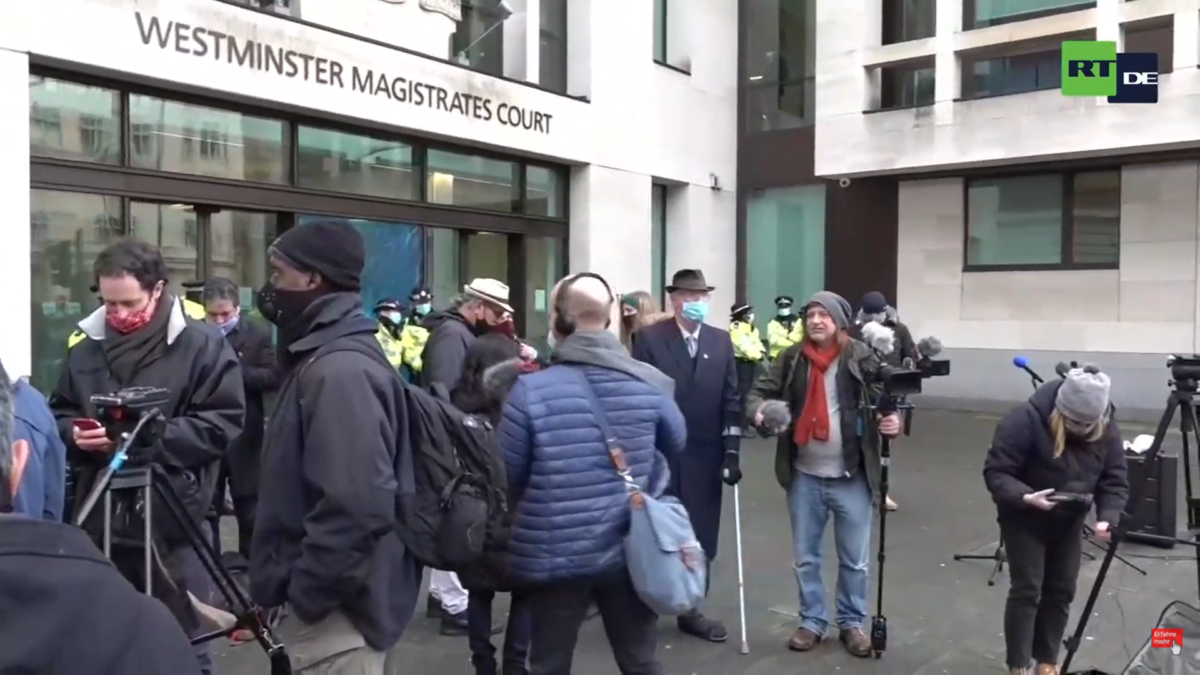 LIVESTREAM aus London: Gericht verhandelt über Freilassung von Assange auf Kaution!