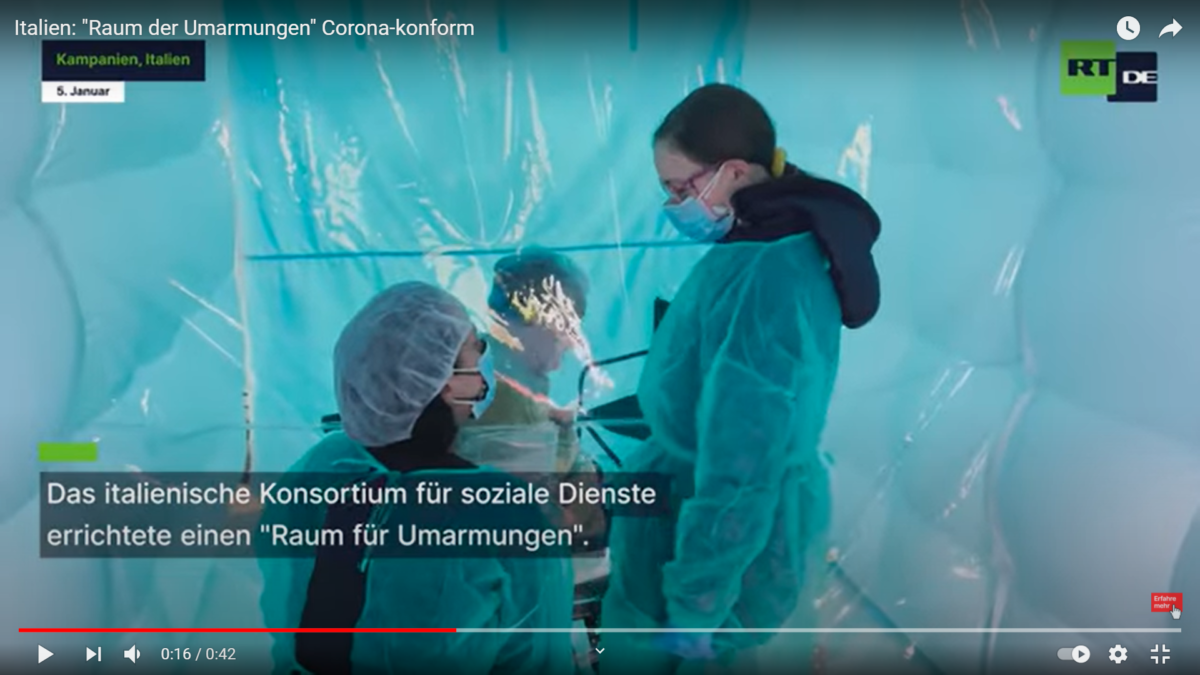 Corona-Sensation aus Italien: „Raum der Umarmungen“ Corona-konform!