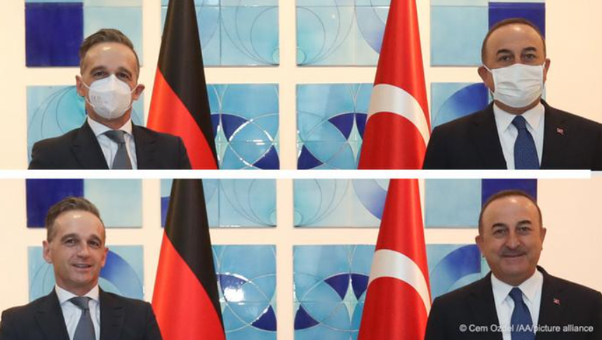 So werden Wir verarscht! Politiker lassen sich für die deutsche Presse mit Maske und für die türkische Presse ohne fotografieren!