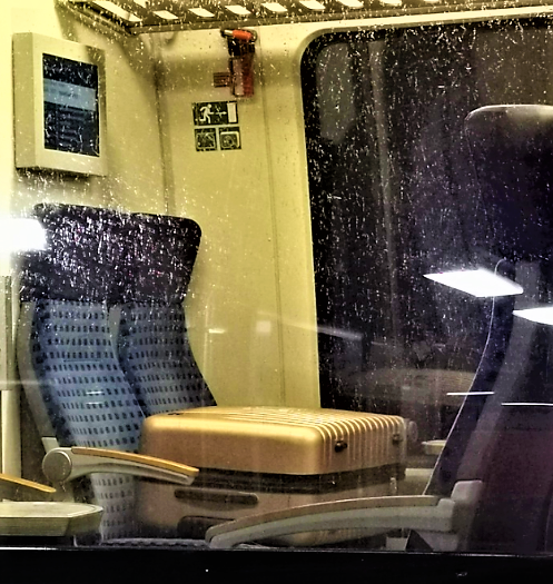 +++ EILT +++ Bahnsteig in Halle geräumt! Herrenloser Koffer mit heraushängendem Draht in S-Bahn gefunden!