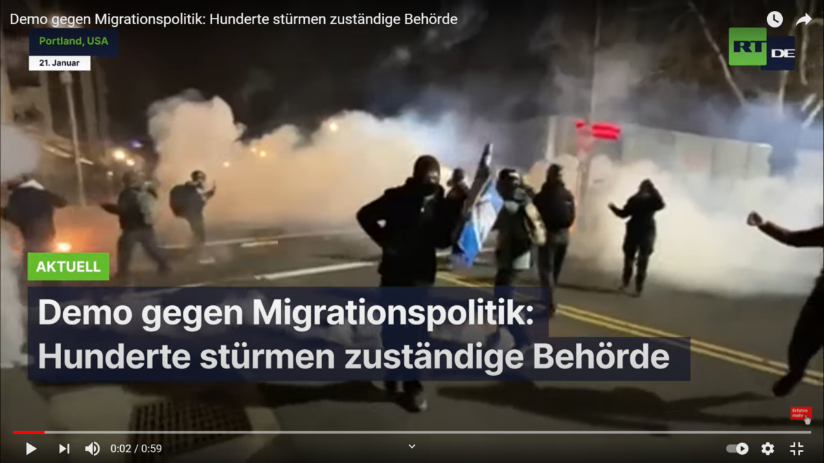 Demo gegen Migrationspolitik: Hunderte stürmen zuständige Behörde