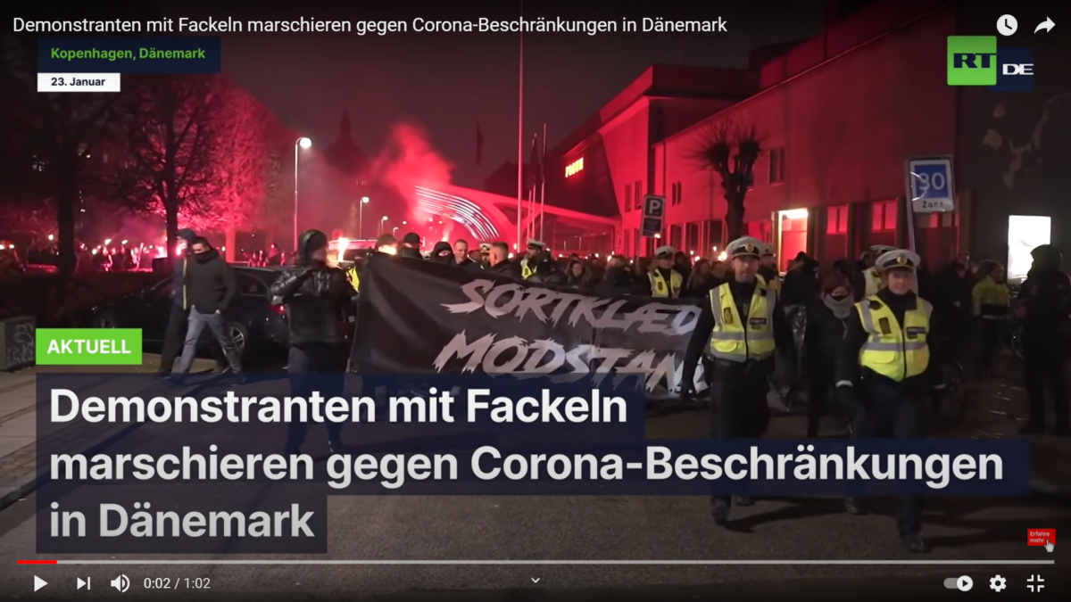 Demonstranten mit Fackeln marschieren gegen Corona-Beschränkungen in Dänemark