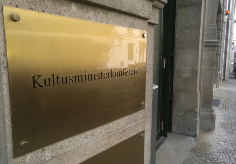 KMK-Präsidentin: Gleichwertiges Abitur bleibt das Ziel
