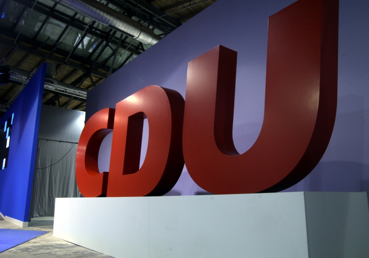 Umfrage: Führungsspitzen gespalten über CDU-Vorsitz