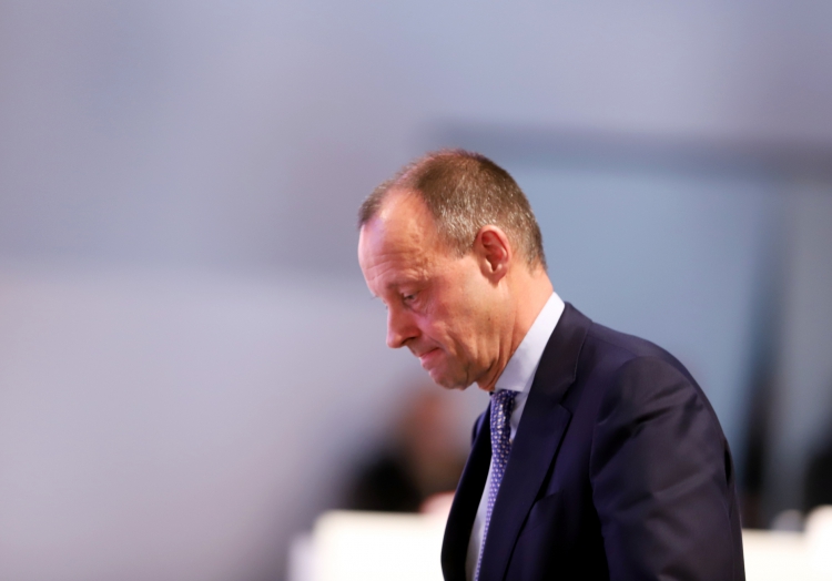 CDU-Vize Klöckner: Merz soll an Bord bleiben