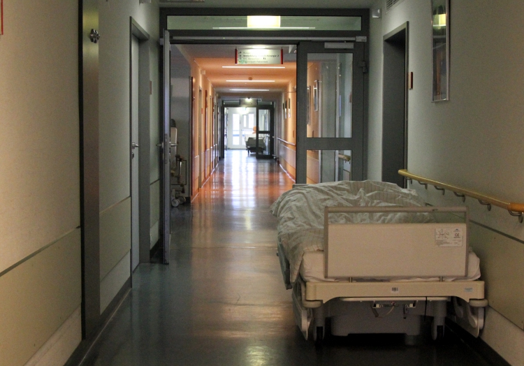 Vorwurf der versteckten Triage bei alten Covid-19-Patienten