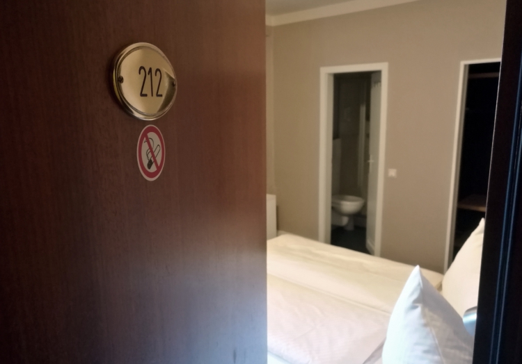 Scholz vermeidet Öffnungsprognose für Gastro, Hotels und Kultur