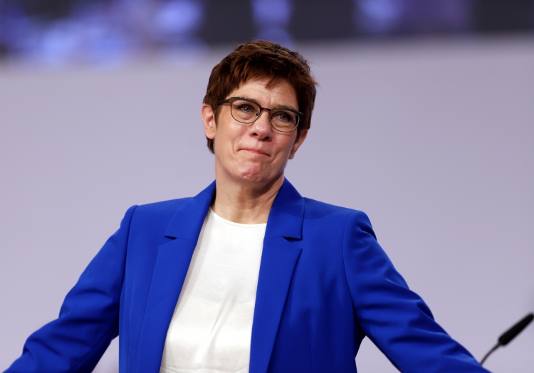 AKK will auch in nächster Regierung Verteidigungsministerin sein