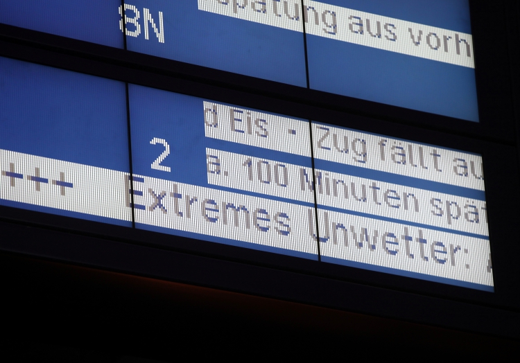 Verkehrsminister sieht bis Mittwoch eingeschränkten Reiseverkehr