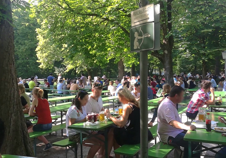 Kanzleramtsminister rechnet mit offenen Biergärten im Sommer