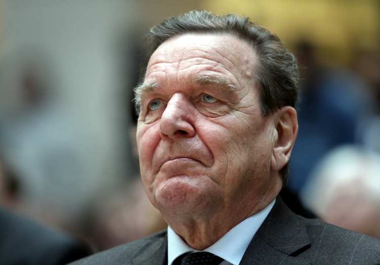 Röttgen kritisiert Altkanzler Schröder