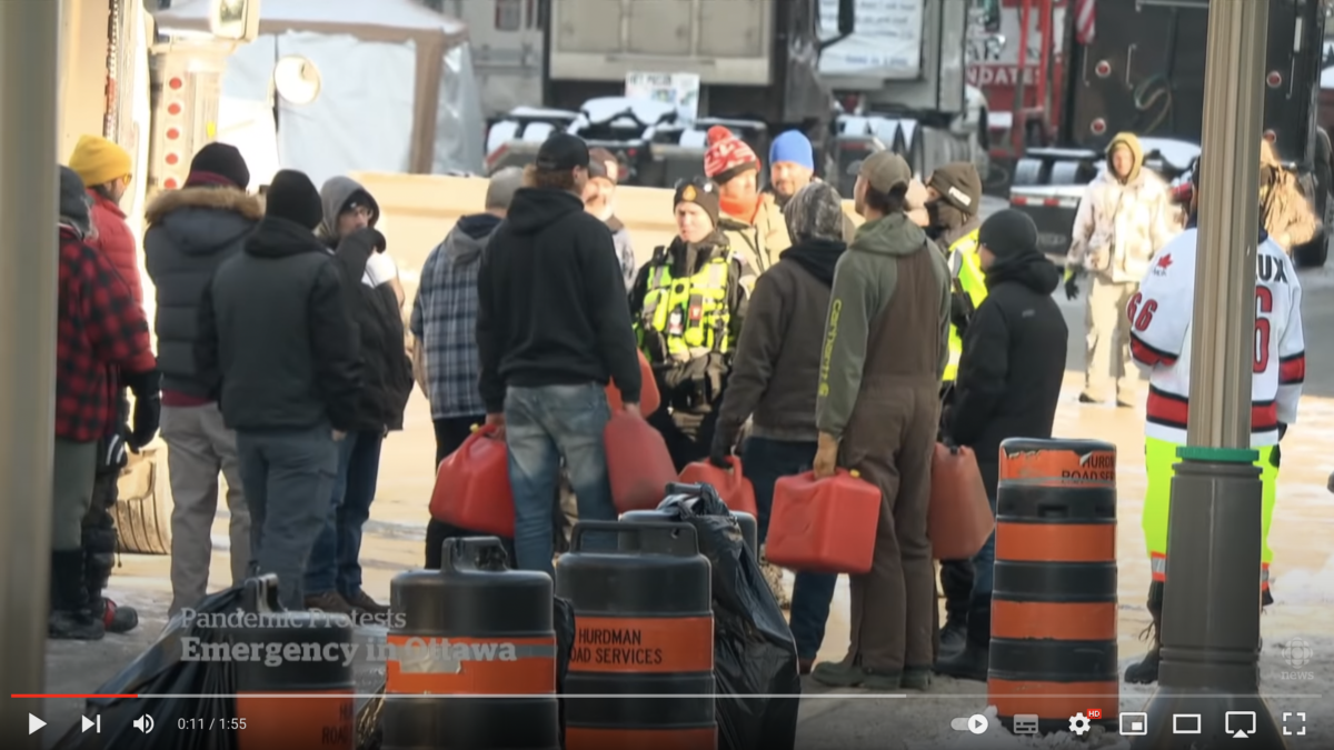 Laut Polizei erschweren Kinder in Lastwagen die Reaktion auf den Protest in Ottawa!