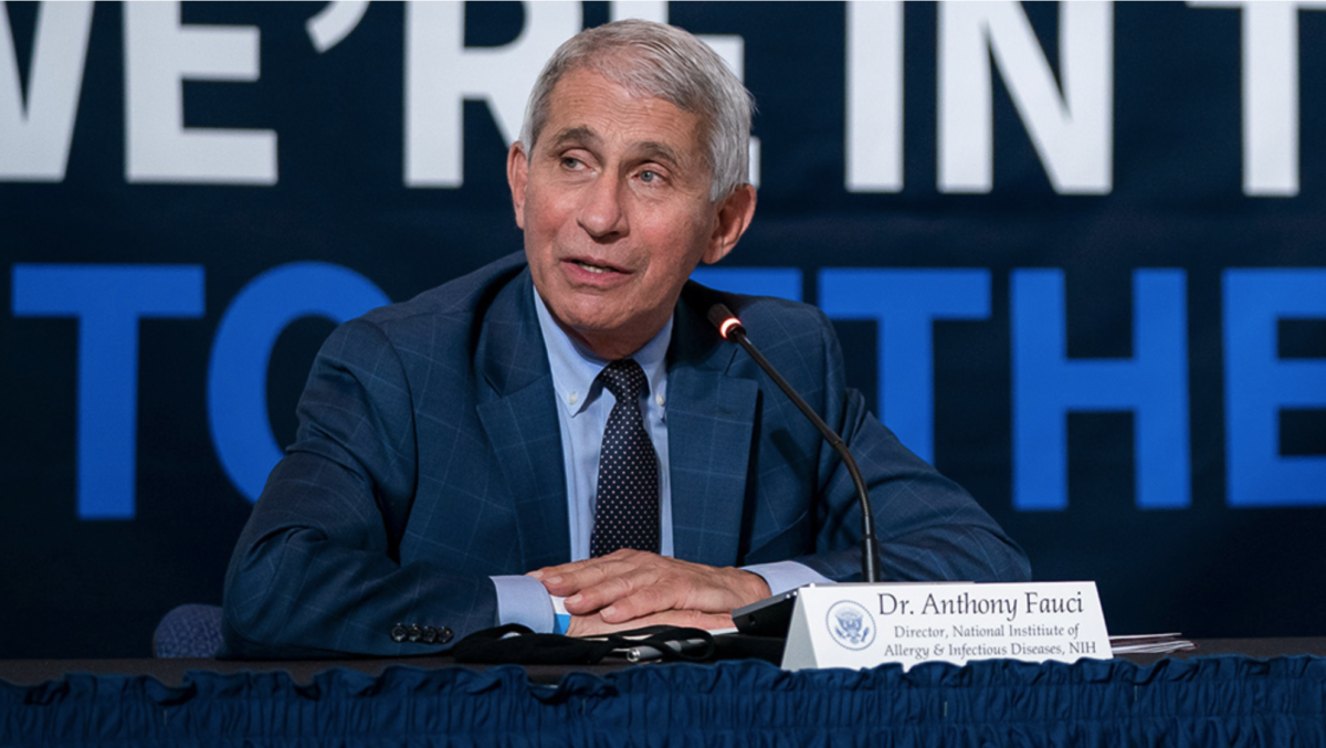 Fauci behauptet, dass die ausgewachsene Pandemie vorbei ist, deutet darauf hin, wann die Covid-Beschränkungen enden werden!