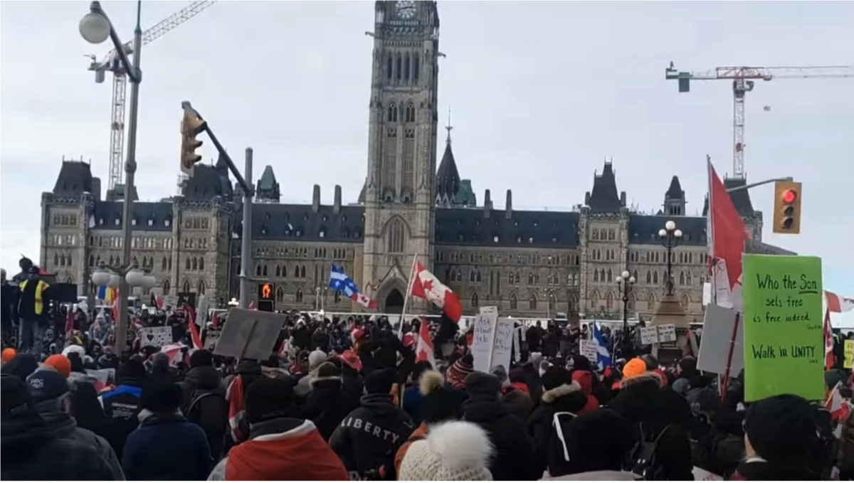 Bürgermeister von Ottawa erklärt, dass Fahrzeuge, die von den Behörden während des harten Vorgehens des Freiheitsvoi von Trudeau gestohlen wurden, verkauft werden, um „Kosten zu decken“.