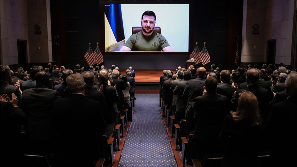 Der ukrainische Präsident Volodymyr Zelensky, der die katastrophale Politik des Westens nachahmt, fordert „grüne Energie“ inmitten der Kriegskrise!