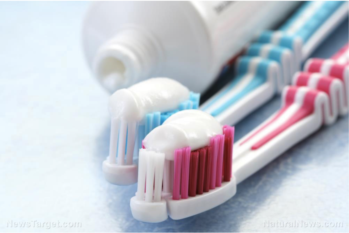 CDC warnt vor zu viel Fluorid in der Zahnpasta von Kindern und ignoriert Schäden durch fluoridiertes Wasser!