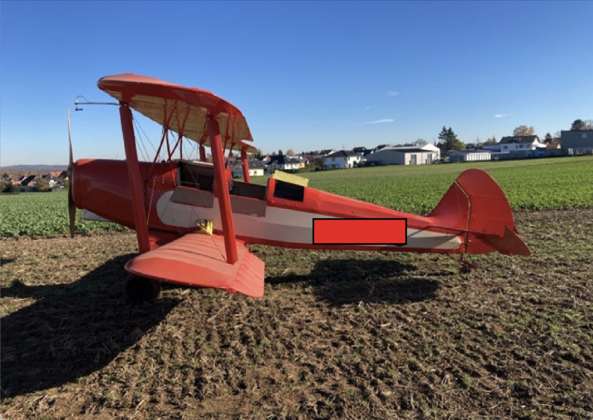 Gießen: gemeldeter Flugzeugabsturz entpuppt sich als geglückte Notlandung eines sog. Ultraleicht Doppeldeckers!