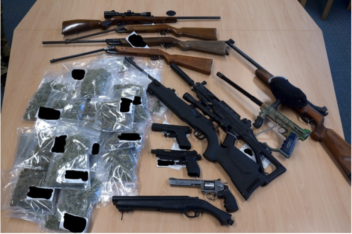 Wilhelmshaven: Nach einer Verkehrskontrolle findet die Polizei Drogen und Waffen!