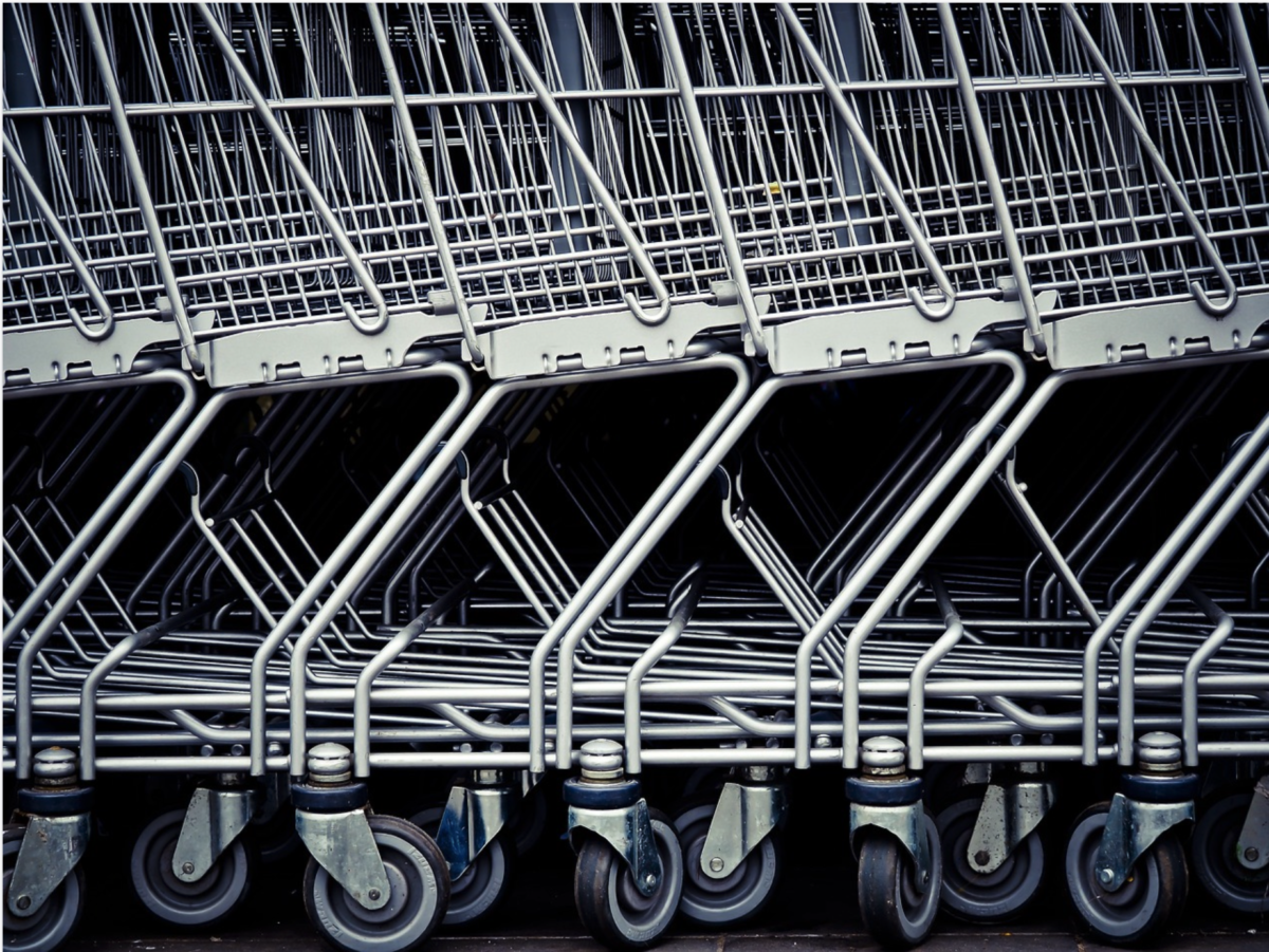 Frankfurt-Sachsenhausen: Unbekannter Toter neben Einkaufswagen von Supermarkt!