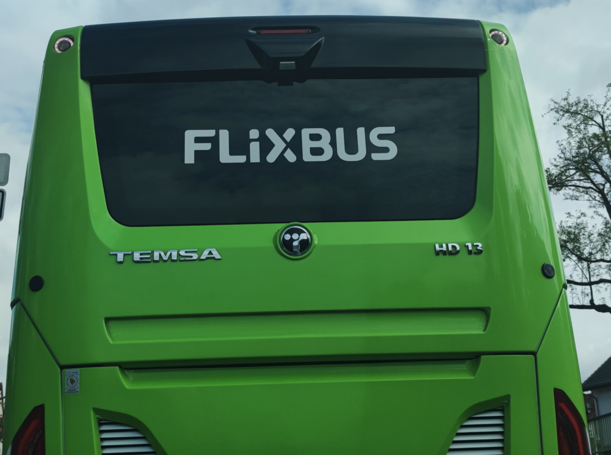 Tätlicher Angriff auf und Widerstand gegen Polizeivollzugsbeamte nach Streitigkeiten in einem Flixbus!