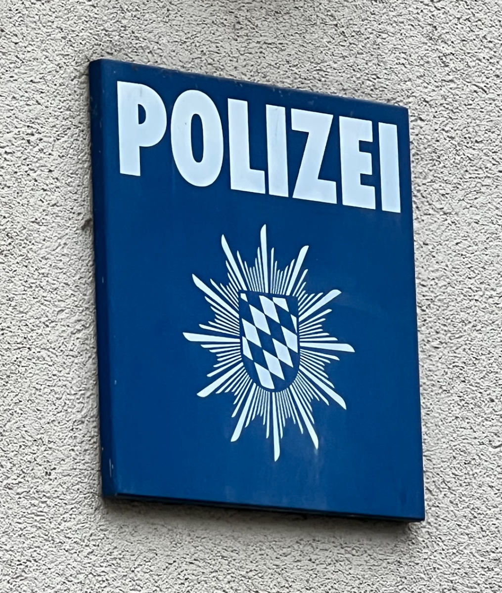 Dieb flüchtet nach körperlicher Auseinandersetzung – 53-Jähriger wird mit Messer leicht verletzt!