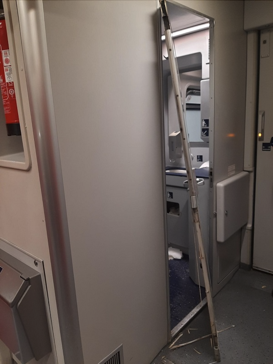 Wieder Vandalismus in Zügen und Pyrotechnik nach Fußballspiel!