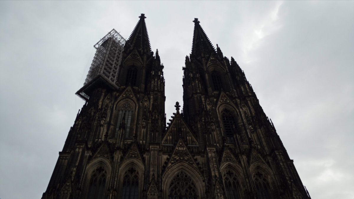 Neuer Verdacht gegen Kölner Kardinal Woelki nach Vernehmung vor Gericht – Strafanzeige wegen Falschaussage unter Eid – Erzbistum weist Vorwurf zurück!