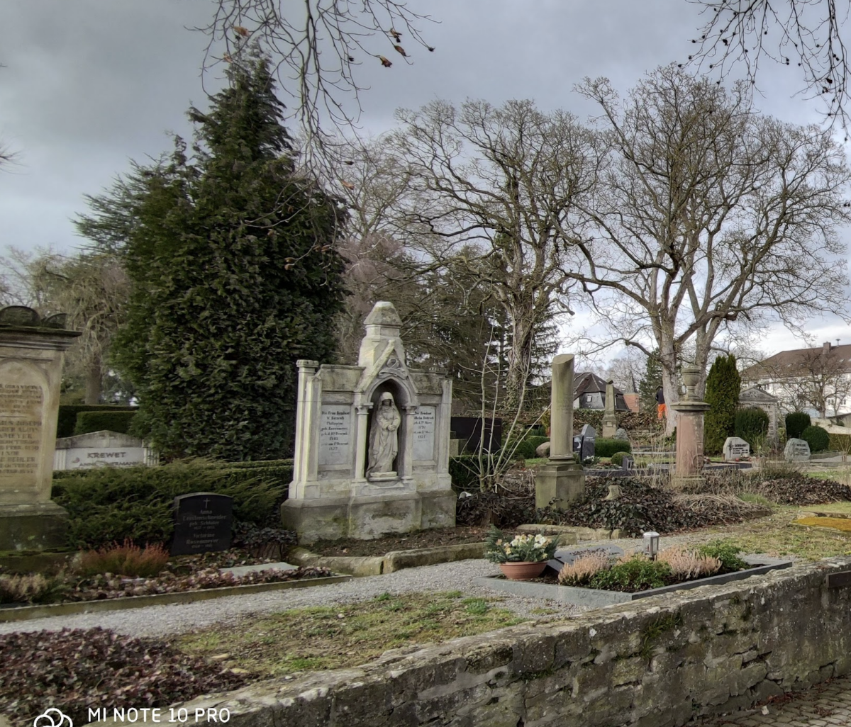 Geisenheim-Johannisberg: Gräber auf dem Friedhof verwüstet – Festnahme