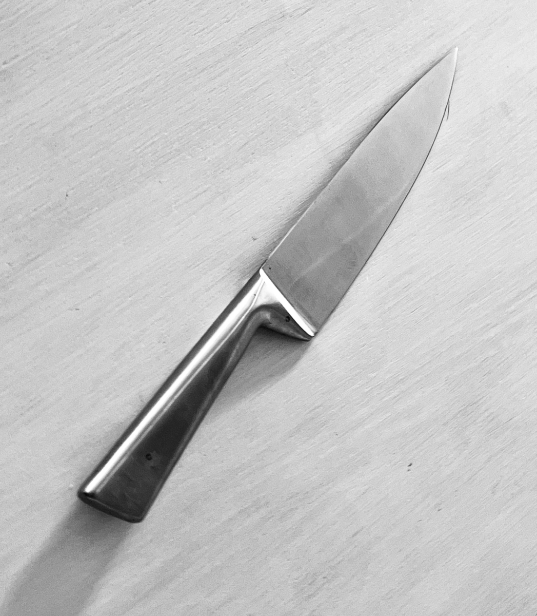 Passanten mit Böllern beworfen – 18-Jährige mit Messer bedroht – Bundespolizei ermittelt