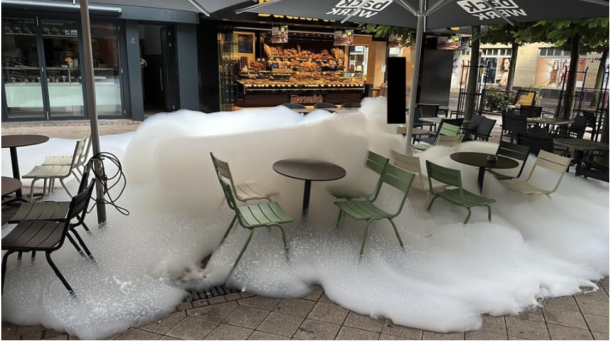 Öffentlicher Brunnen mit Spülmittel verunreinigt!