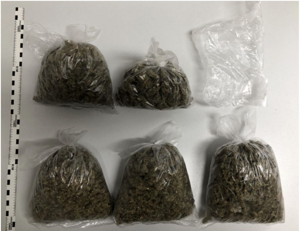 Bonn-Tannenbusch: 22-Jähriger flüchtete vor Streifenwagen – Rund 500 Gramm Marihuana sichergestellt
