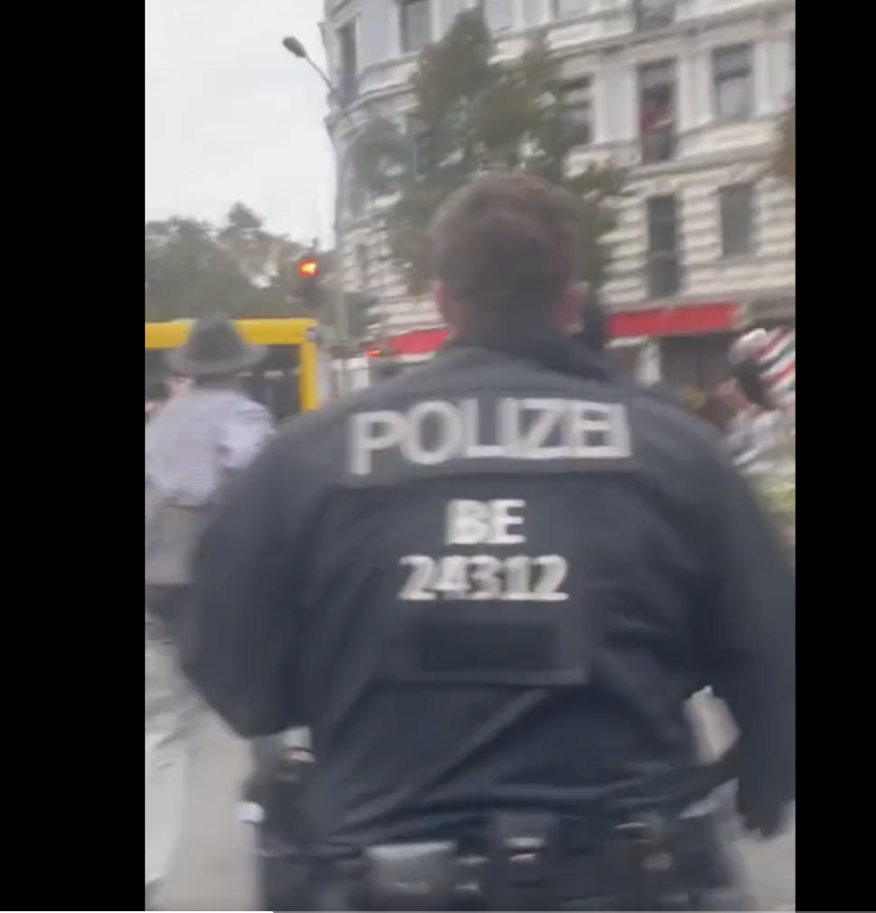 Zusammenstöße in Berlin zwischen Pro-Hamas-Muslimen und der Polizei. Zahlreiche Verhaftungen. Wir haben in Europa ein großes Problem.