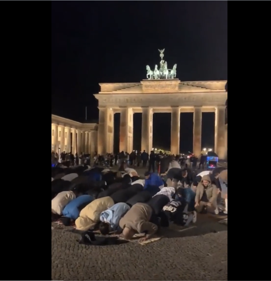 Facharbeiter beten vor dem Brandenburger Tor! Wann wird Faeser wach?