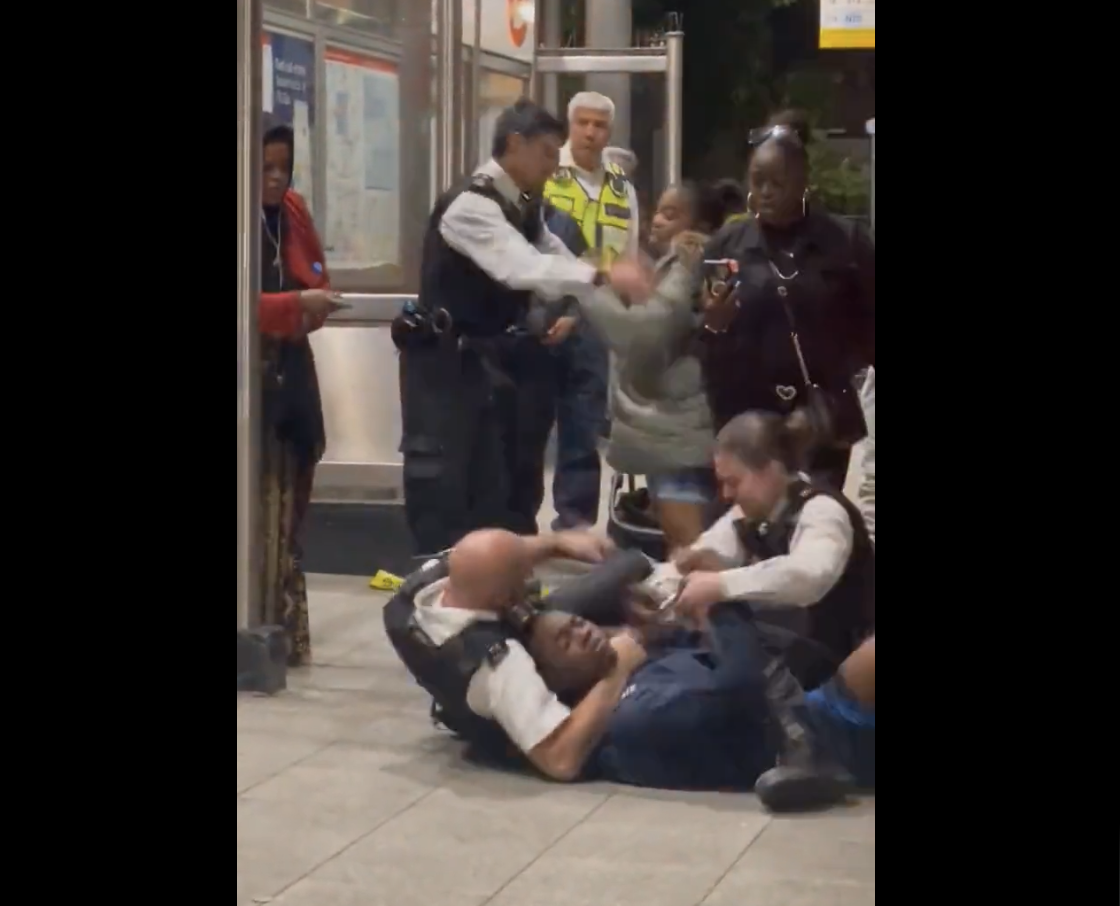 Die britische Polizei scheint Mühe zu haben, mit den üblichen Verdächtigen fertig zu werden!