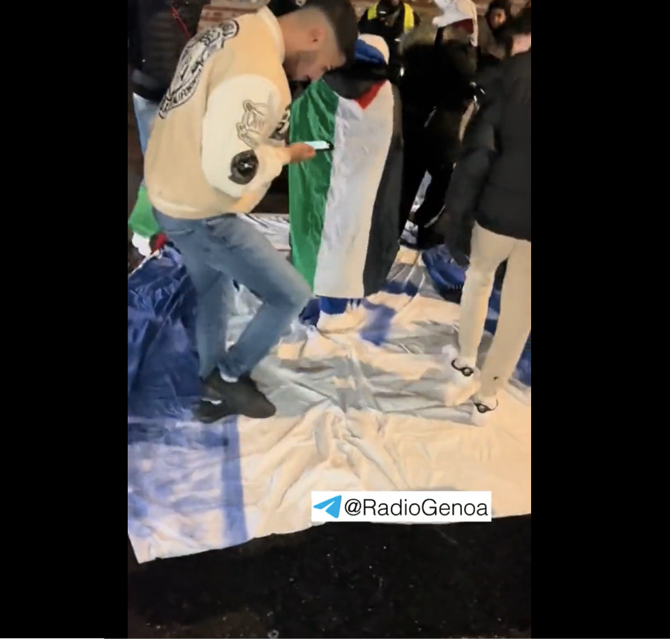Im „zivilisierten“ Oslo malen Einwanderer ein Hakenkreuz auf die israelische Flagge, spucken darauf und trampeln sie massenhaft nieder. Heute Israel, morgen Norwegen selbst, Italien, Deutschland, Spanien usw. Ist das das Europa, in dem Sie Ihre Kinder großziehen wollen?