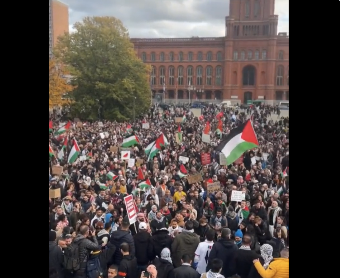 Pro Palästina-Demo! Es könnte auch Islamabad sein! Aber eigentlich ist es Berlin!