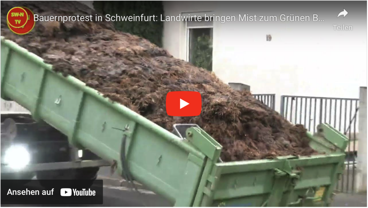 Bauernprotest in Schweinfurt: Landwirte bringen Mist zum Grünen Büro