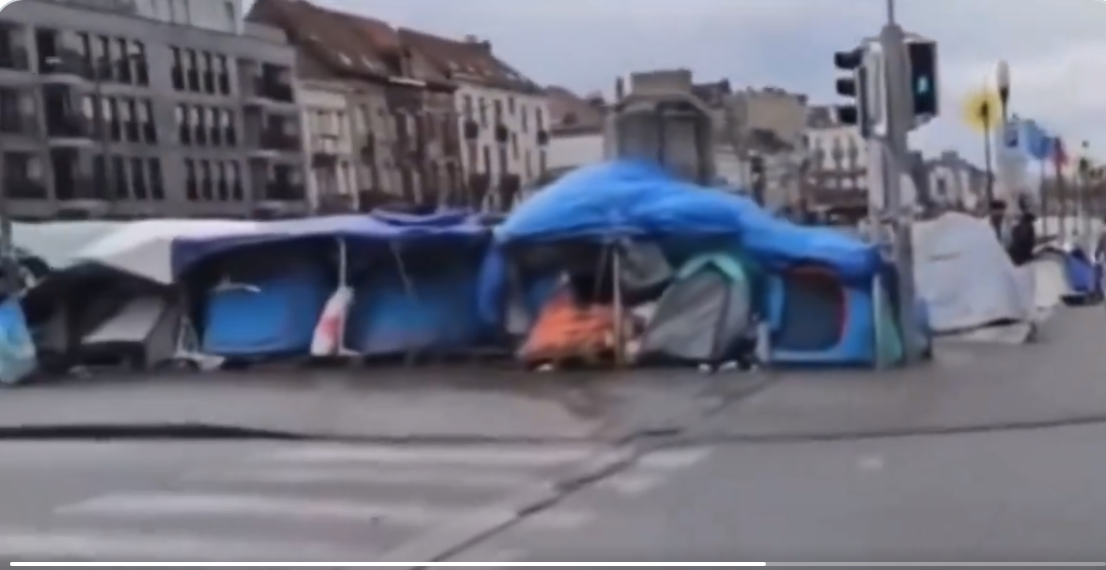 Brüssel sieht aus wie eine Dritte-Welt-Stadt! Kulturbereicherer schlafen und campen auf der Straße!