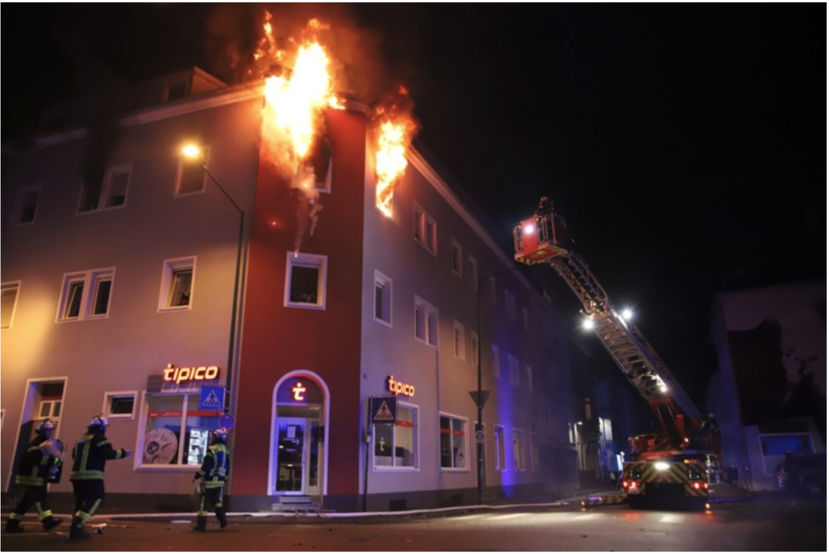 Neunkirchen: Wohnungsbrand fordert Neunkircher Feuerwehr in Silvesternacht!