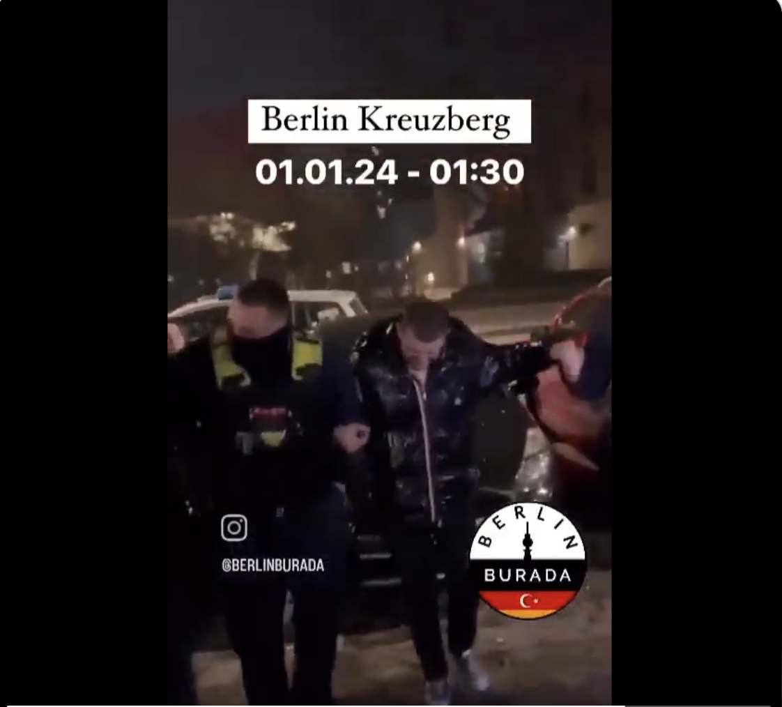 Wie peinlich!!! Polizei tanzt mit Kulturbereicherer und Fachbeitern an Neujahr 2024!