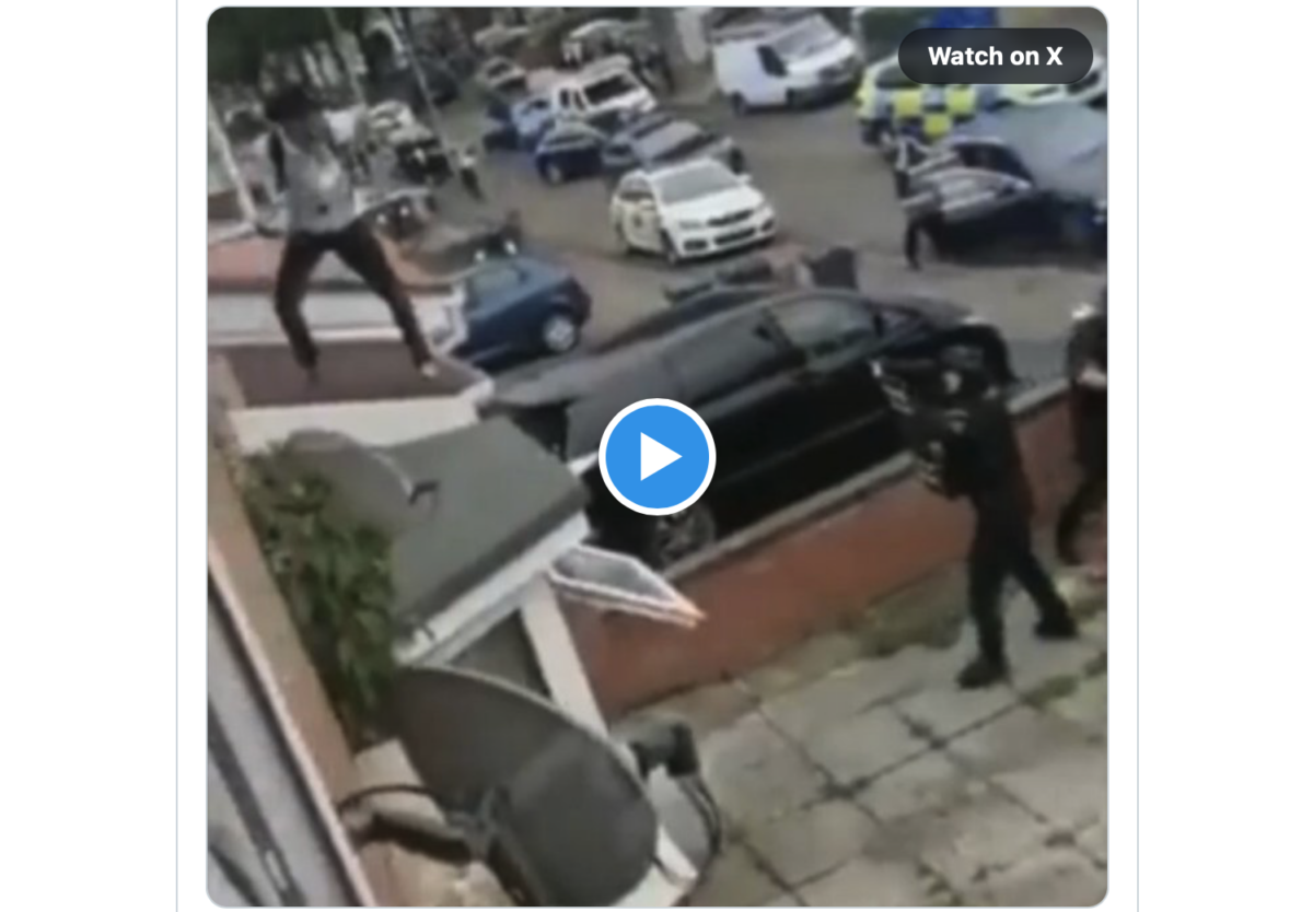 Muslimischer Einwanderer bedroht britische Polizei mit Messer im Namen Allahs!