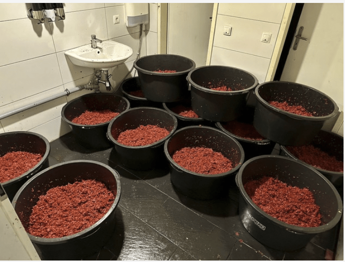 Zollfahndung Frankfurt hebt illegale Shisha-Tabak Fabriken aus – Mehr als 2,2 Tonnen unversteuerter Wasserpfeifentabak sichergestellt!