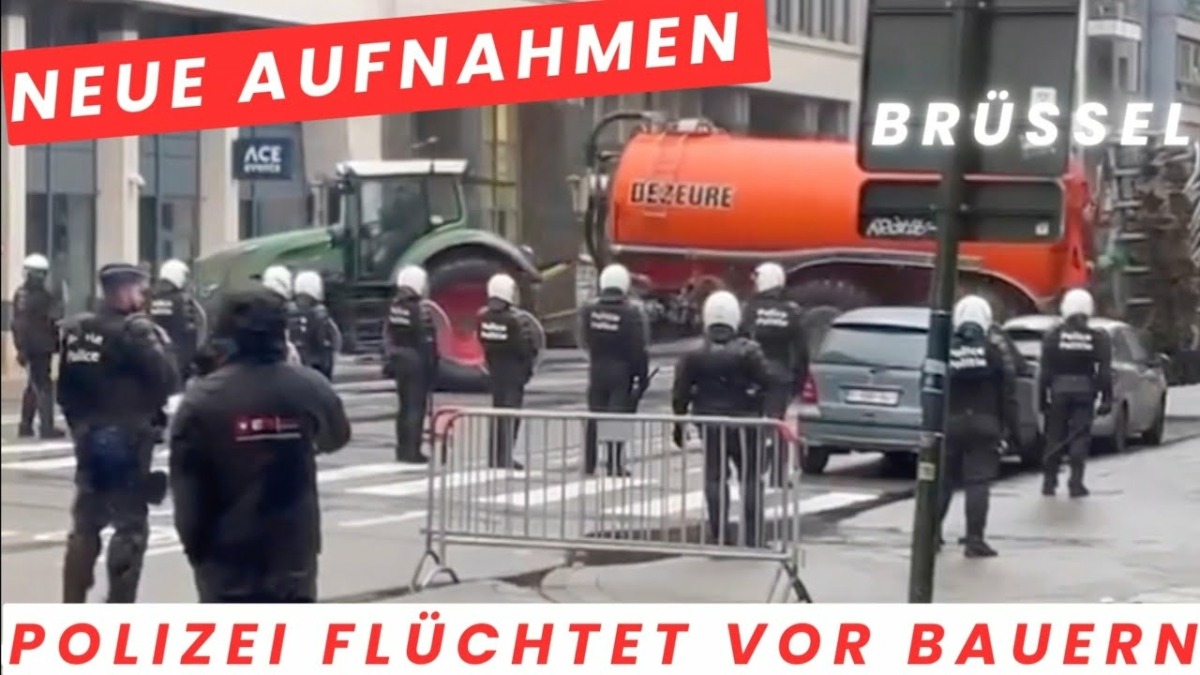 Polizei Absperrung mit Räumfahrzeug flieht vor Bauern mit Gülle-Wagen & Traktoren – nahe EU Brüssel!