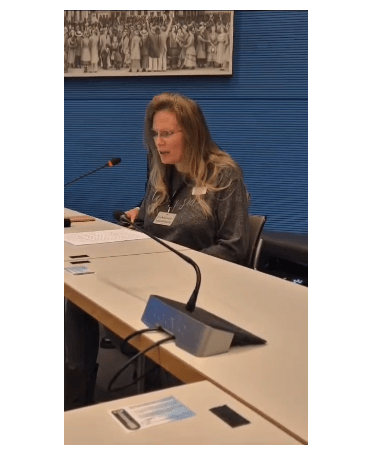 MWGFD: Impfgeschädigte Katja bricht nach Rede im Bundestag zusammen