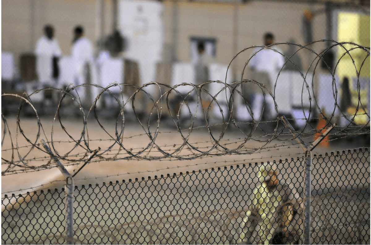 Die USA geben einen tunesischen Staatsangehörigen frei, nachdem er 22 Jahre lang in Guantanamo Bay ohne Anklage festgehalten wurde