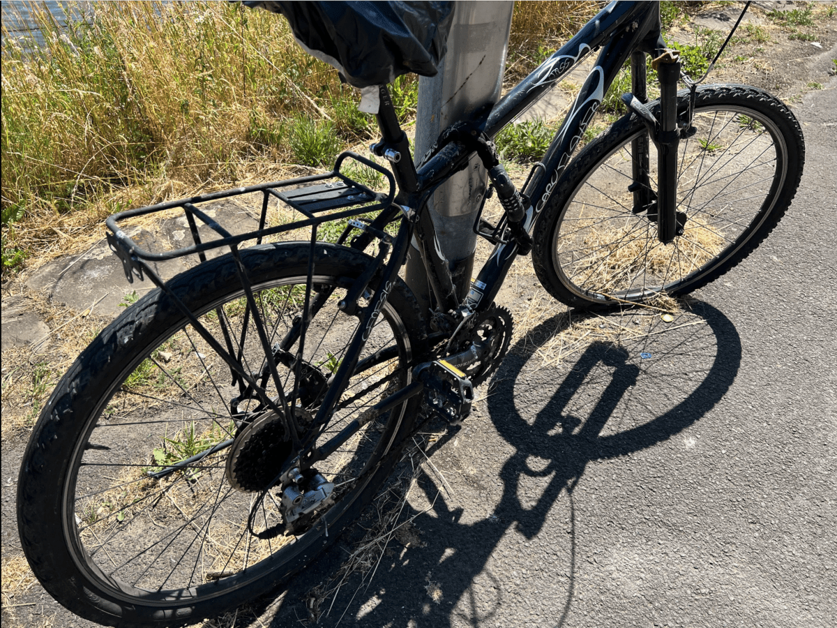 Frankfurt – Dornbusch: Angriff auf den Kopf eines Rettungssanitäters durch einen Radfahrer!
