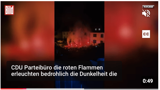 GIEßEN: Chaoten zünden Bengalos vor CDU-Geschäftsstelle