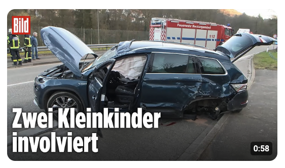 Baden-Württemberg: Auto überschlägt sich bei schwerem Verkehrsunfall